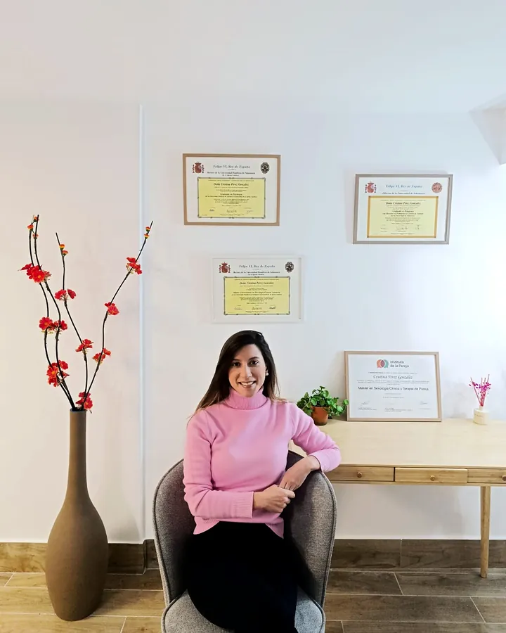 Cristina Pérez González, psicóloga general sanitaria, en su consulta de Salamanca